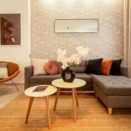 Ideal Stay: Spacious 2Br Apt Near Calea Victoriei Бухарест Екстер'єр фото