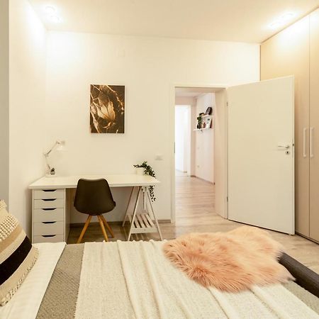 Ideal Stay: Spacious 2Br Apt Near Calea Victoriei Бухарест Екстер'єр фото