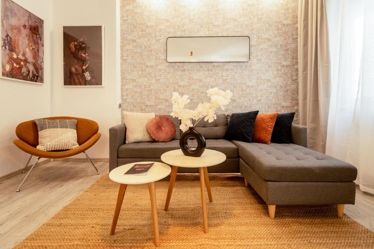 Ideal Stay: Spacious 2Br Apt Near Calea Victoriei Бухарест Екстер'єр фото