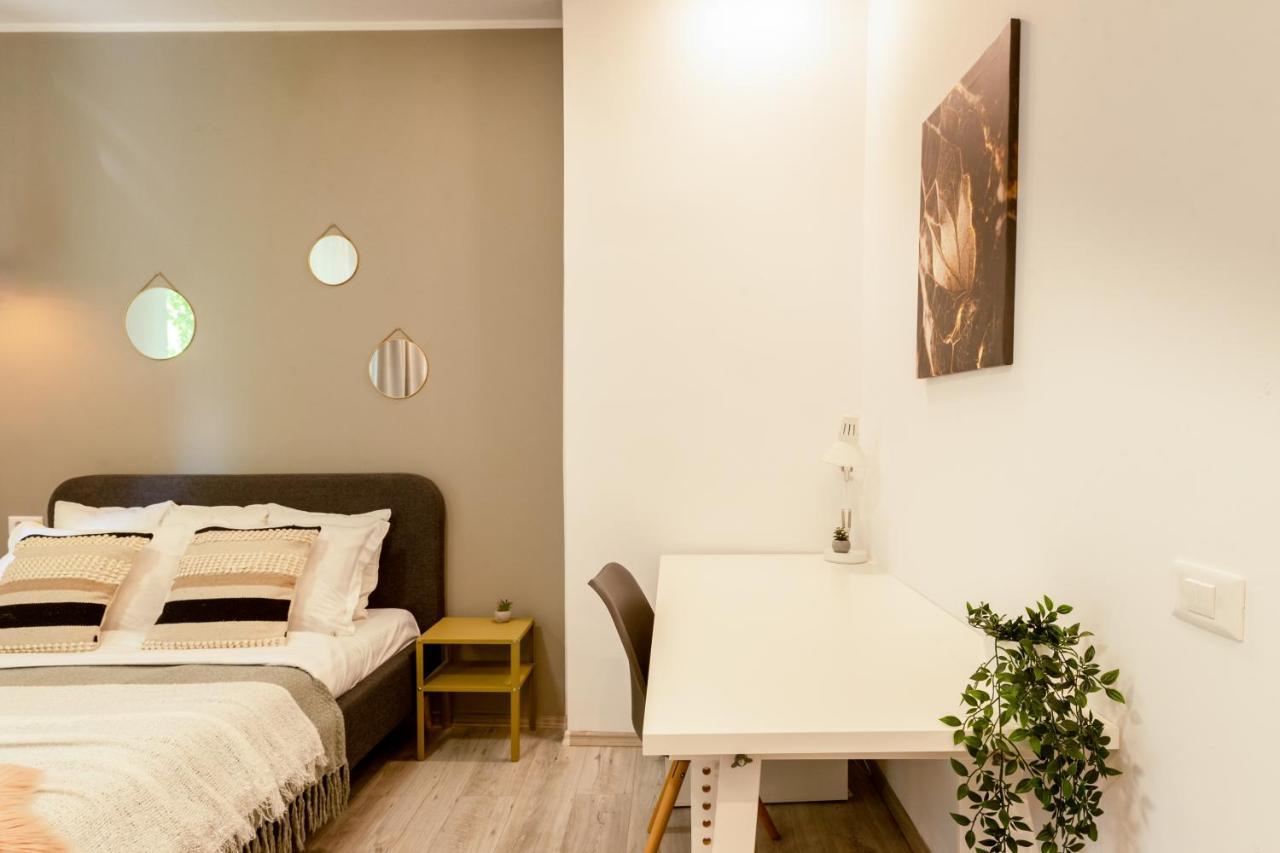 Ideal Stay: Spacious 2Br Apt Near Calea Victoriei Бухарест Екстер'єр фото