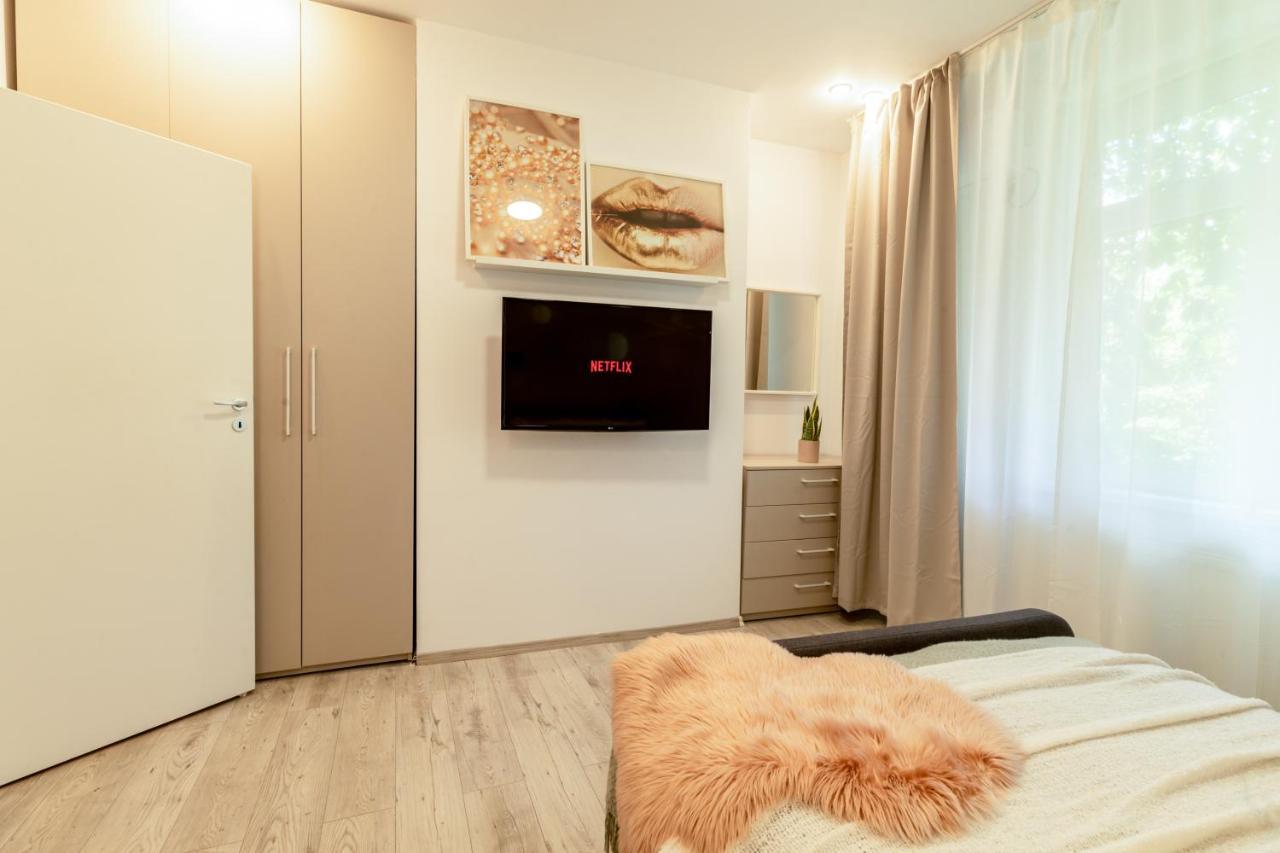 Ideal Stay: Spacious 2Br Apt Near Calea Victoriei Бухарест Екстер'єр фото