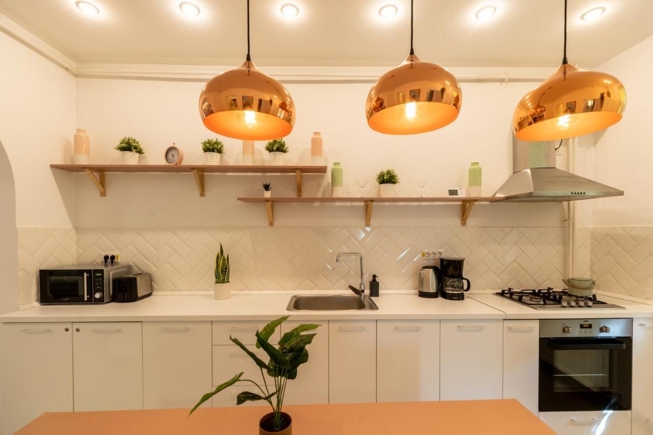Ideal Stay: Spacious 2Br Apt Near Calea Victoriei Бухарест Екстер'єр фото
