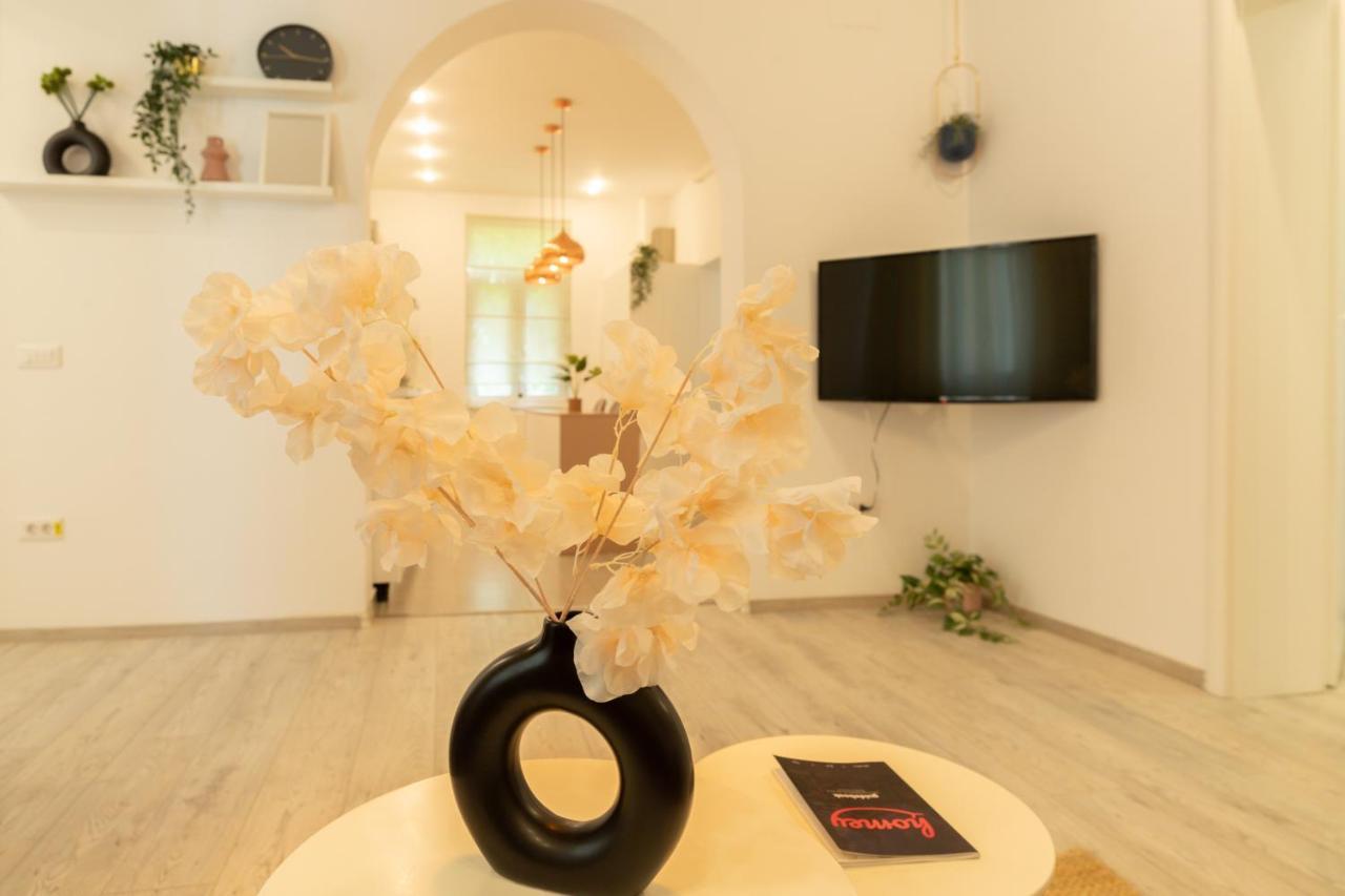 Ideal Stay: Spacious 2Br Apt Near Calea Victoriei Бухарест Екстер'єр фото