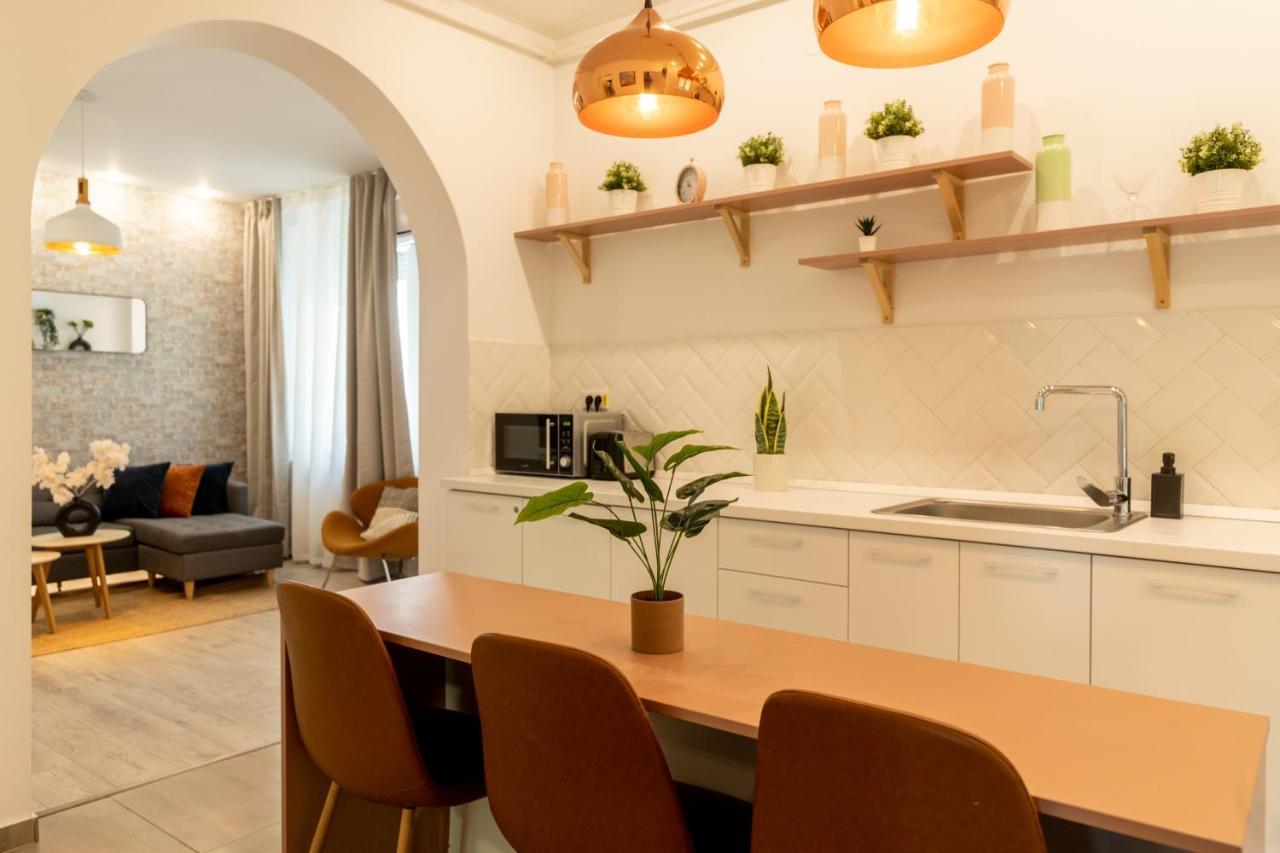 Ideal Stay: Spacious 2Br Apt Near Calea Victoriei Бухарест Екстер'єр фото