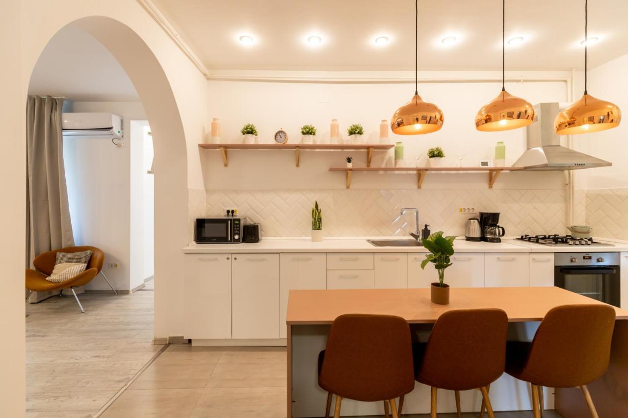 Ideal Stay: Spacious 2Br Apt Near Calea Victoriei Бухарест Екстер'єр фото