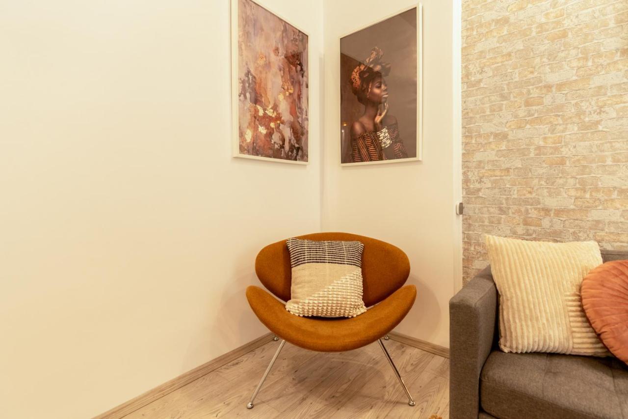 Ideal Stay: Spacious 2Br Apt Near Calea Victoriei Бухарест Екстер'єр фото